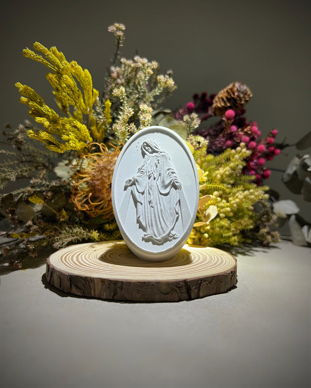 Notre Dame des Grâces - Blanc ivoire - Médaillon